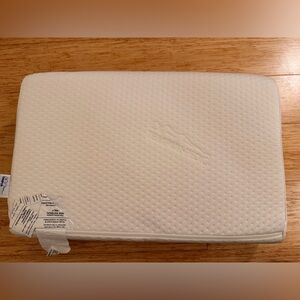 Temperpedic White Textured Pillow